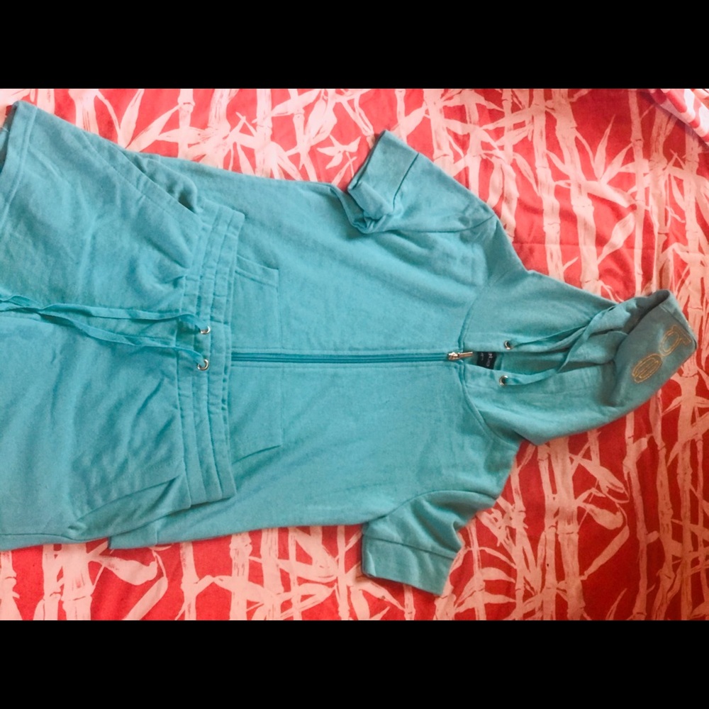 short and short sleeve hoodie